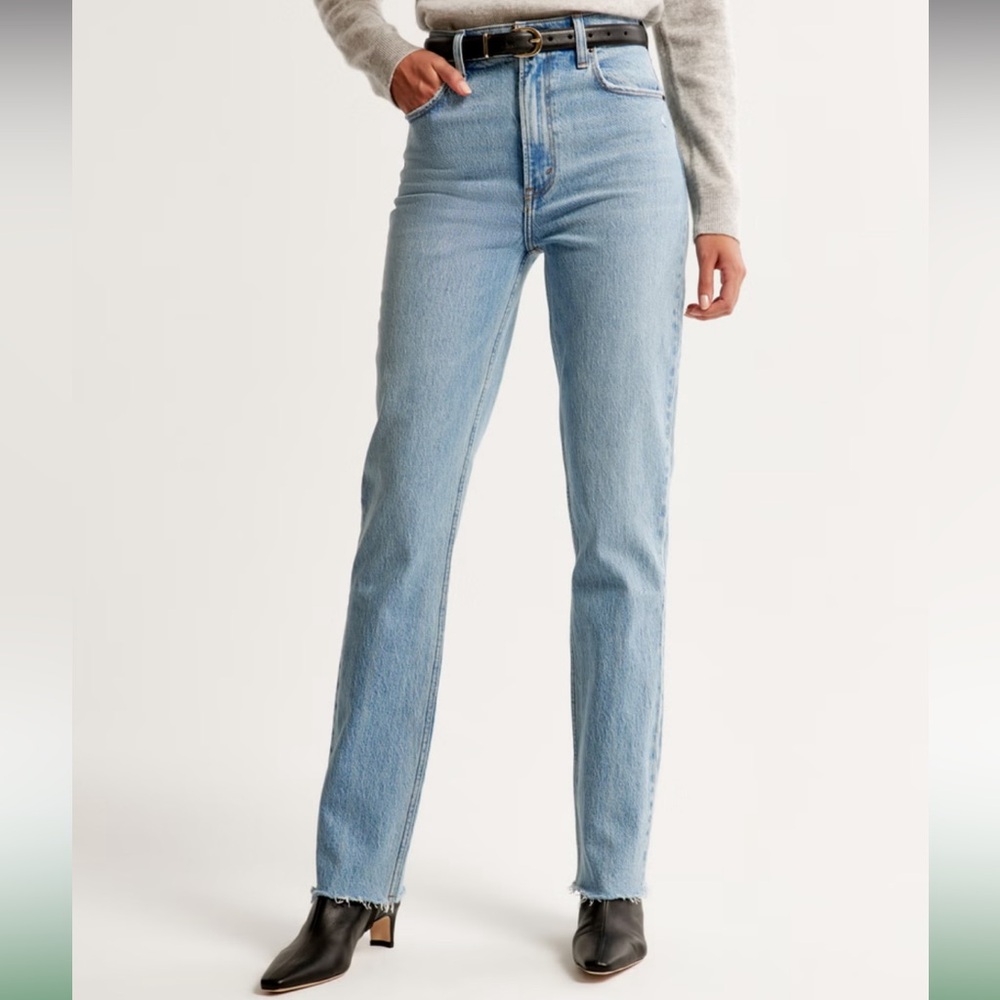 Abercrombie & Fitch Ultra High Rise 90s Straight Jean Medium Wash, size 6/28